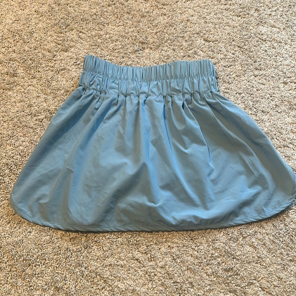 Gold Hinge NWT women’s XS skirt with built-in shorts - Picture 5 of 5